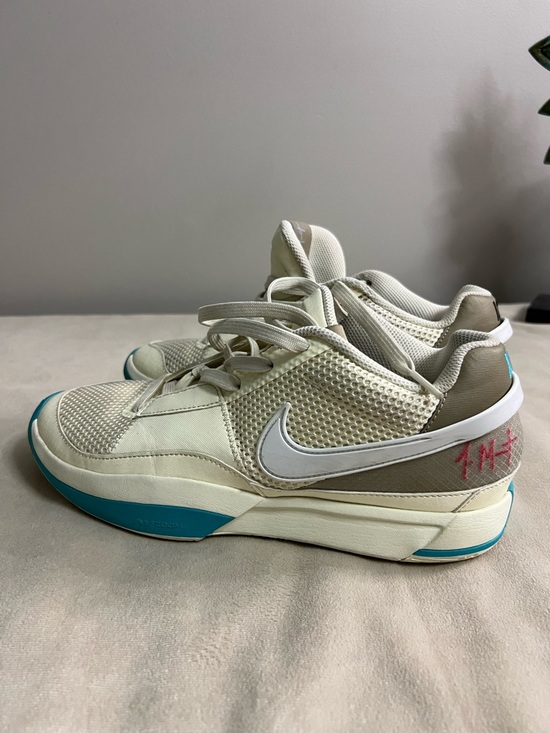 Athletic_Shoes